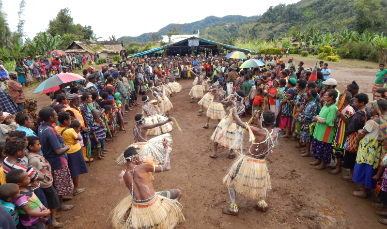 Nya Dedua-Bibeln invigd